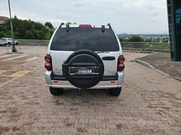 Jeep Cherokee revisionato completamente cc2800