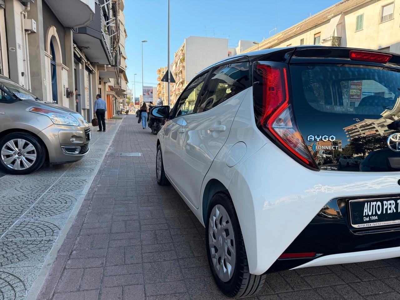 Toyota Aygo Connect 1.0 72 CV 5p 9000KM!!!