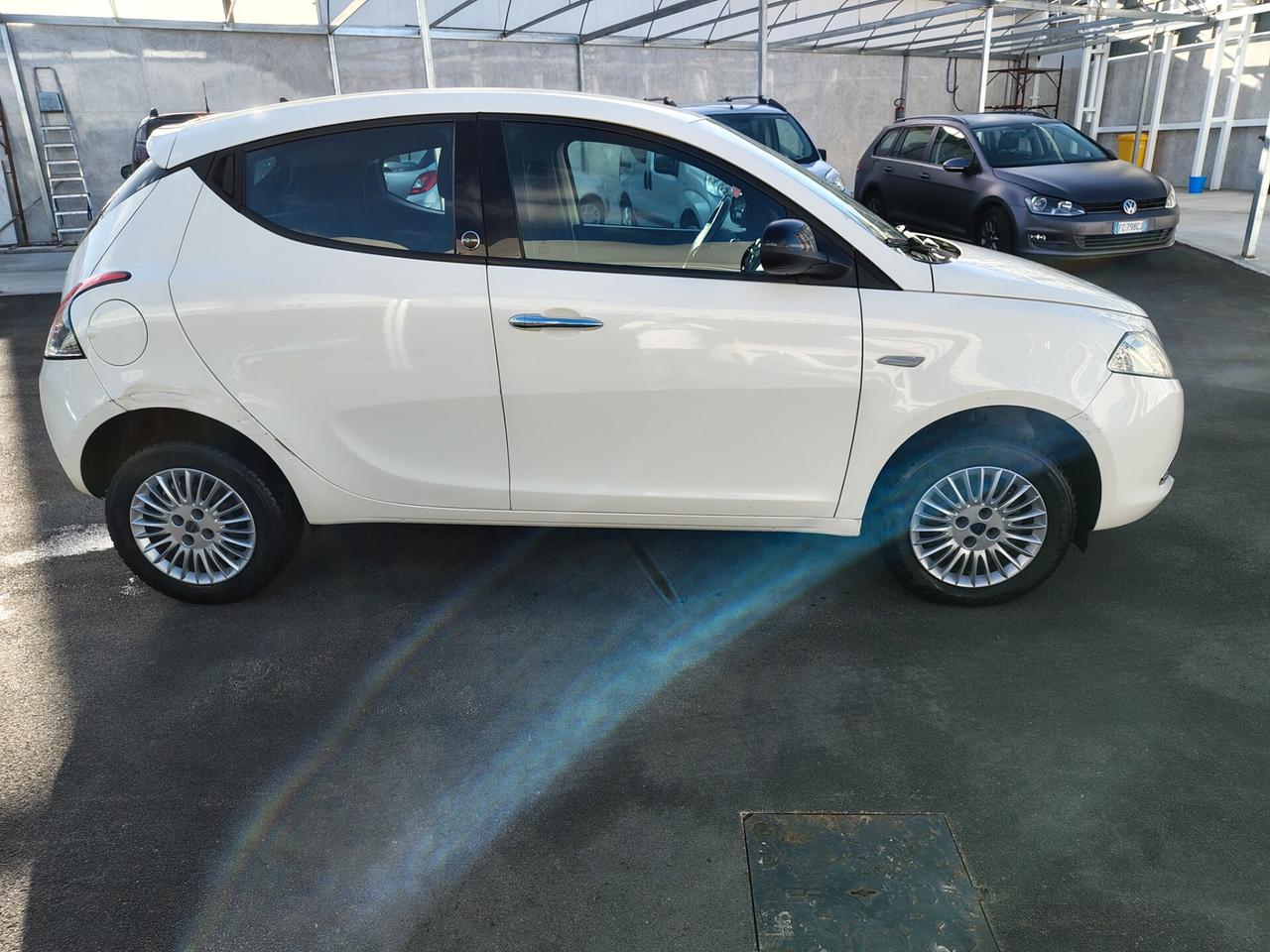 Lancia Ypsilon 0.9 TwinAir 85 CV 5 porte Metano Ecochic Gold
