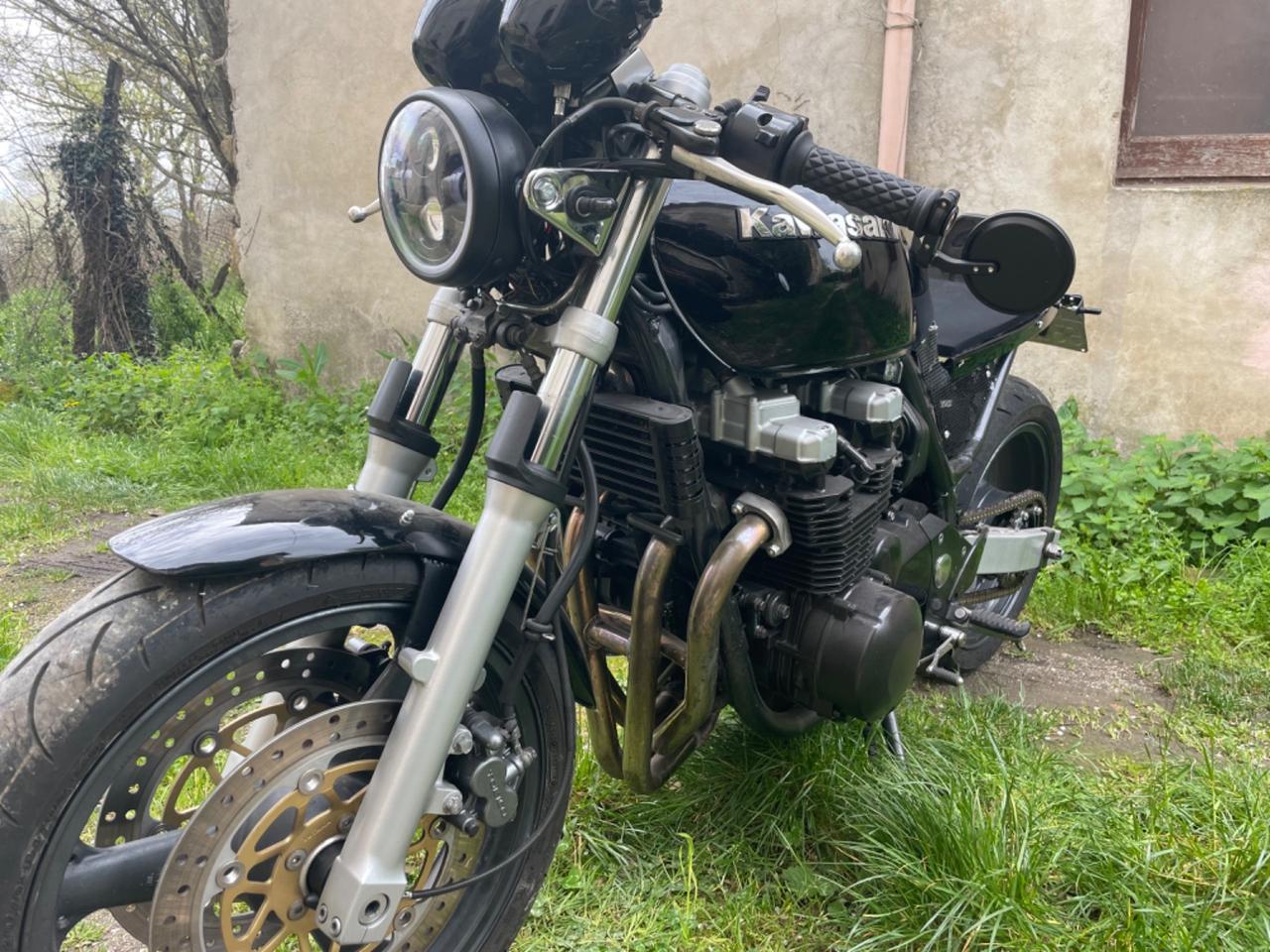 Kawasaki zr750f cafe racer