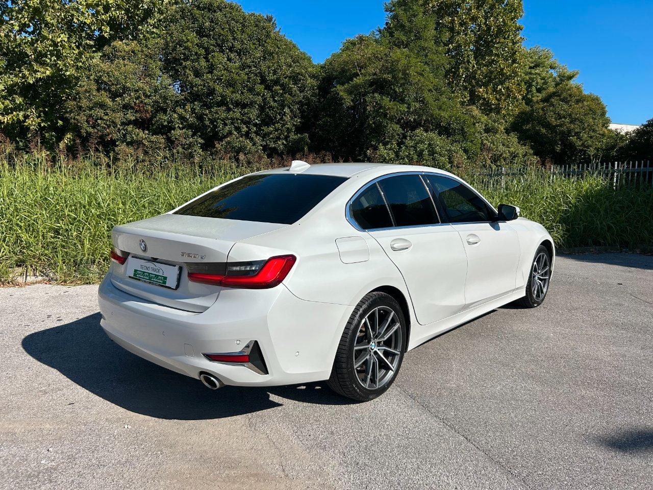 BMW 320 d mhev 48V Sport auto