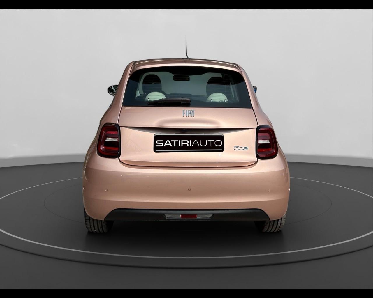 FIAT 500e 3+1 - 500e 3+1 42 kWh La Prima