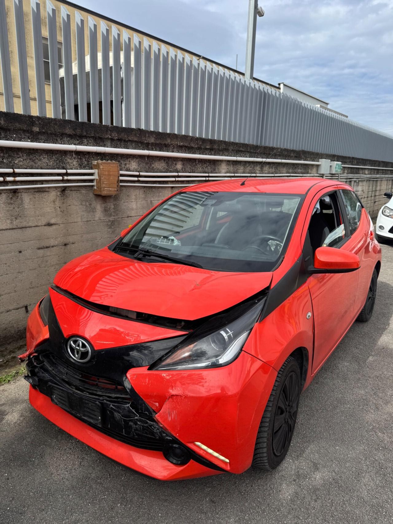 Toyota Aygo 1.0 VVT-i 69 CV 5 porte x-cool