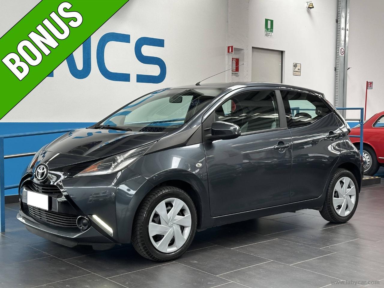 TOYOTA Aygo 1.0 VVT-i 69 CV 5p. x-play MMT