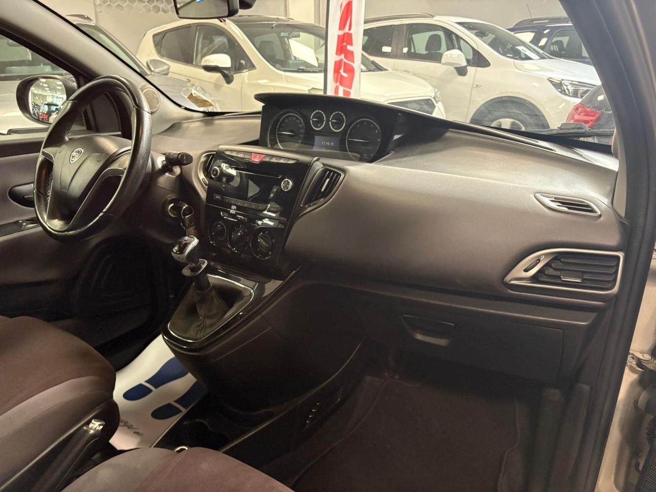 Lancia Ypsilon 1.2 69 CV 5 porte S&S Silver Ok Neopatentati