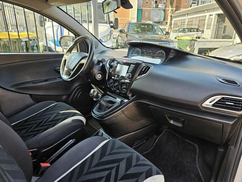 Lancia Ypsilon 1.2 69 CV Opening Edition