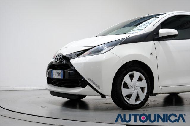 TOYOTA Aygo 1.0 VVT-i 69 CV 5 PORTE X-COOL TSS NEOPATENTATI