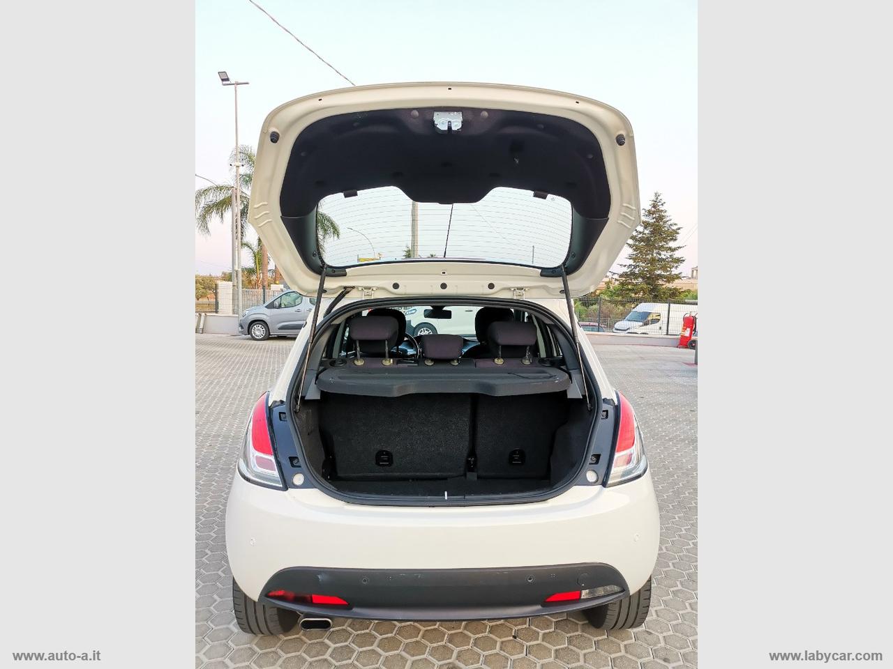 LANCIA Ypsilon 1.2 69 CV 5p. Platinum