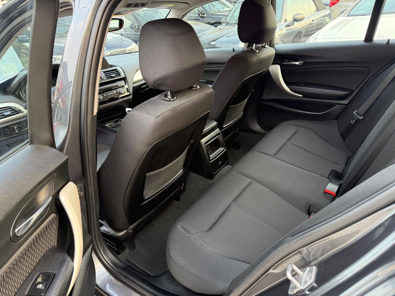 Bmw 118d 5p. Business Automatica 2017