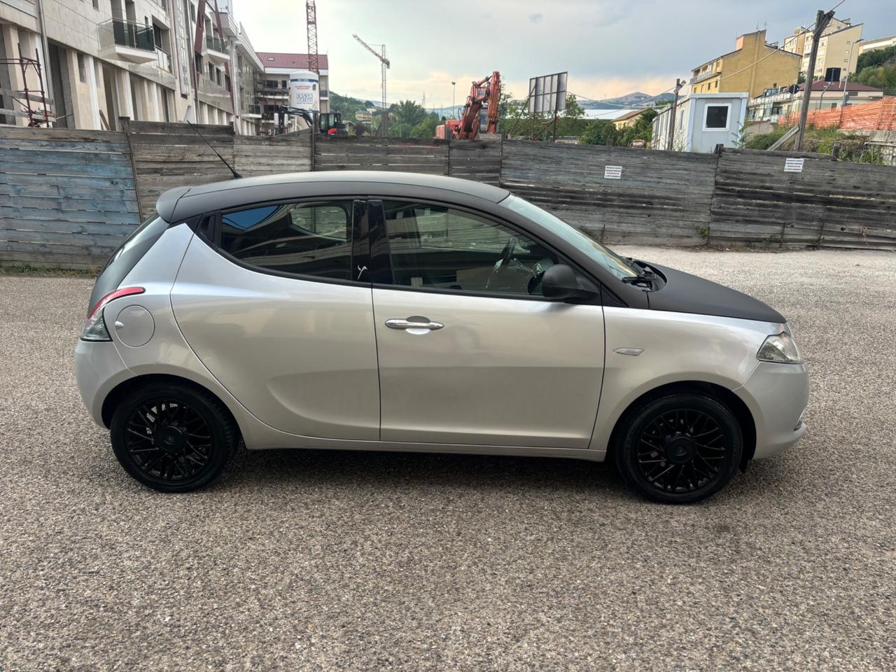 Lancia Ypsilon 1.2 69 CV 5 porte S&S Silver