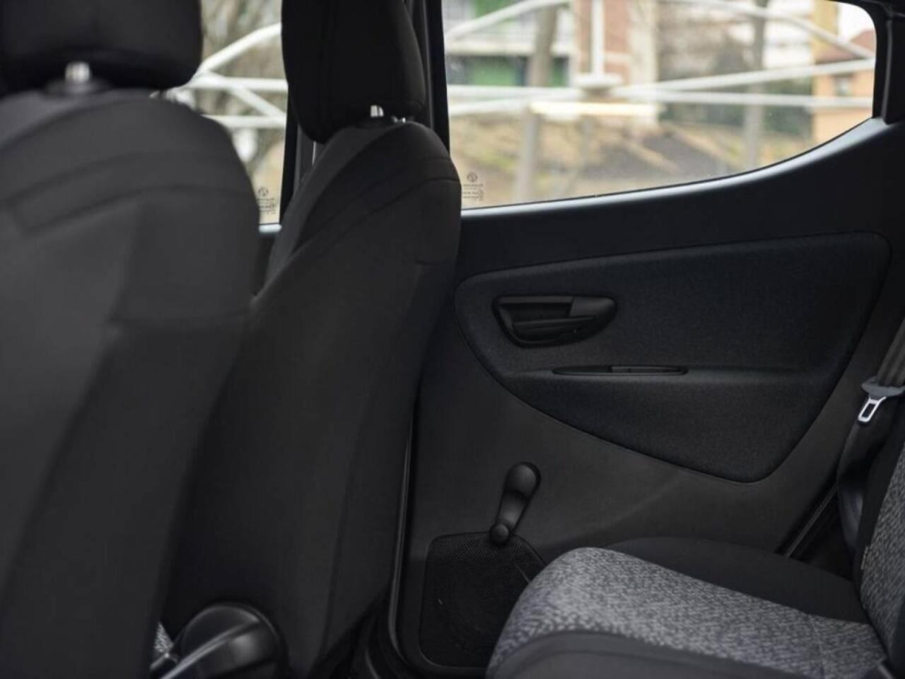 LANCIA Ypsilon III 2021 - Ypsilon 1.0 firefly hybrid Silver s&s 70cv