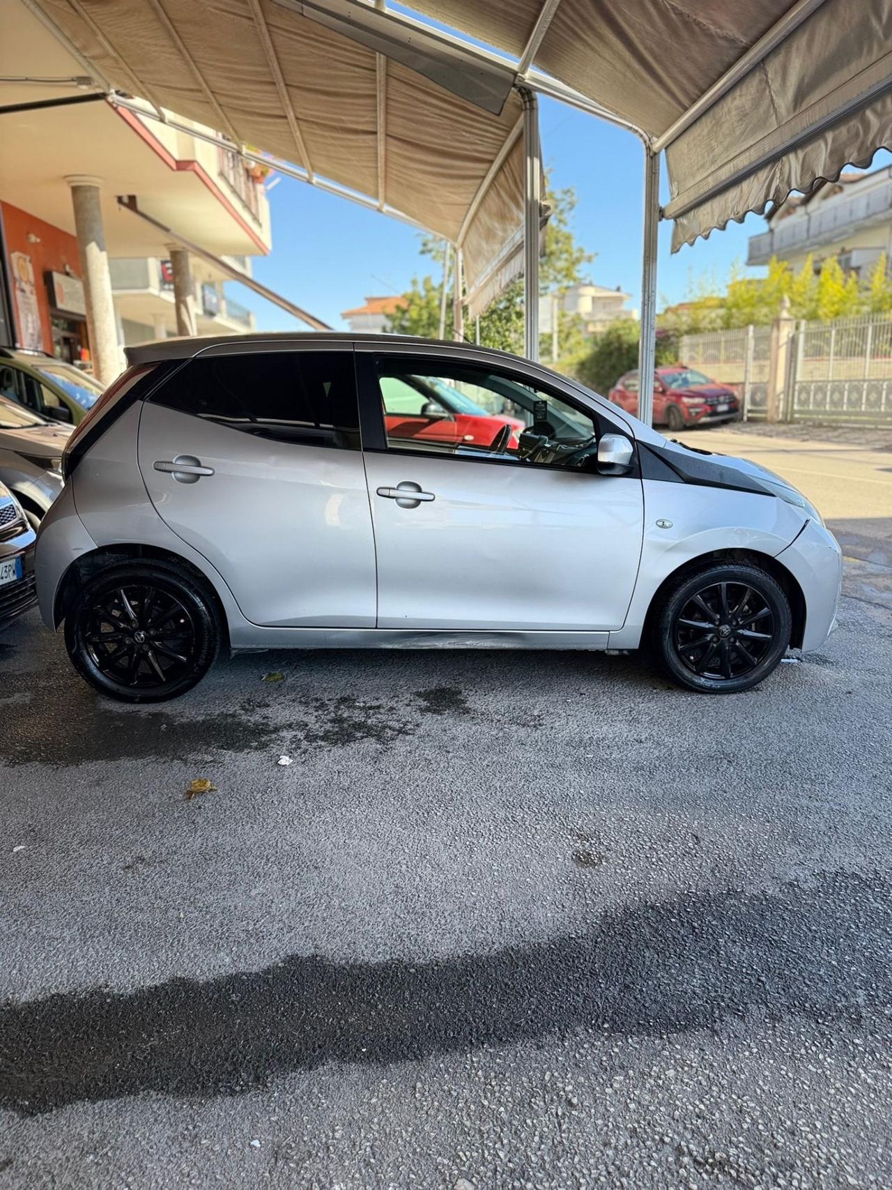 Toyota Aygo 1.0 VVT-i 69 CV 5 porte x-play