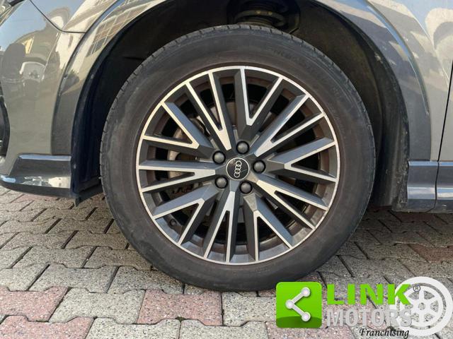 AUDI Q3 S-tronic S-line plug-in Hybrid Identity Black