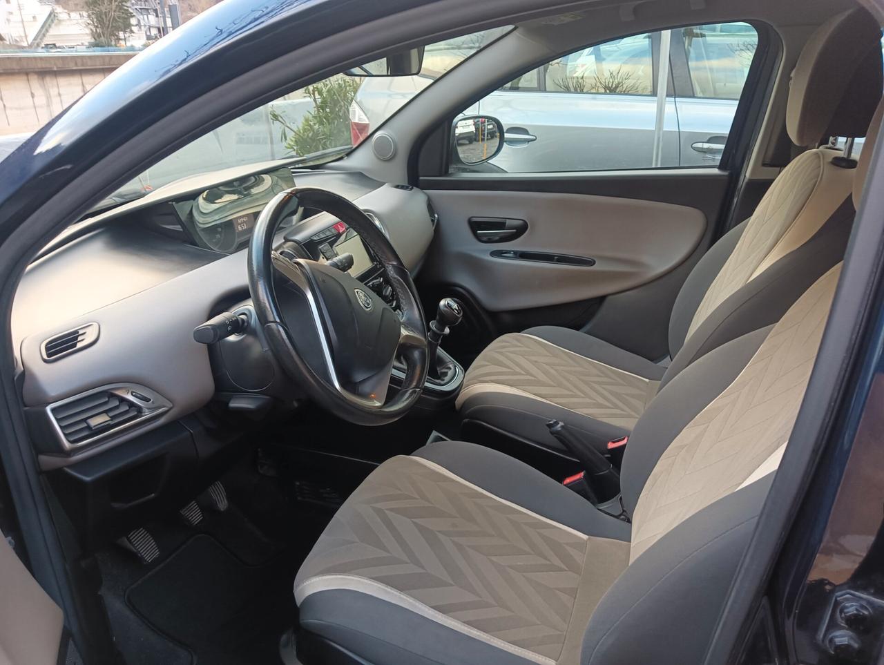 Lancia Ypsilon 1.2 69 CV 5 porte Platinum