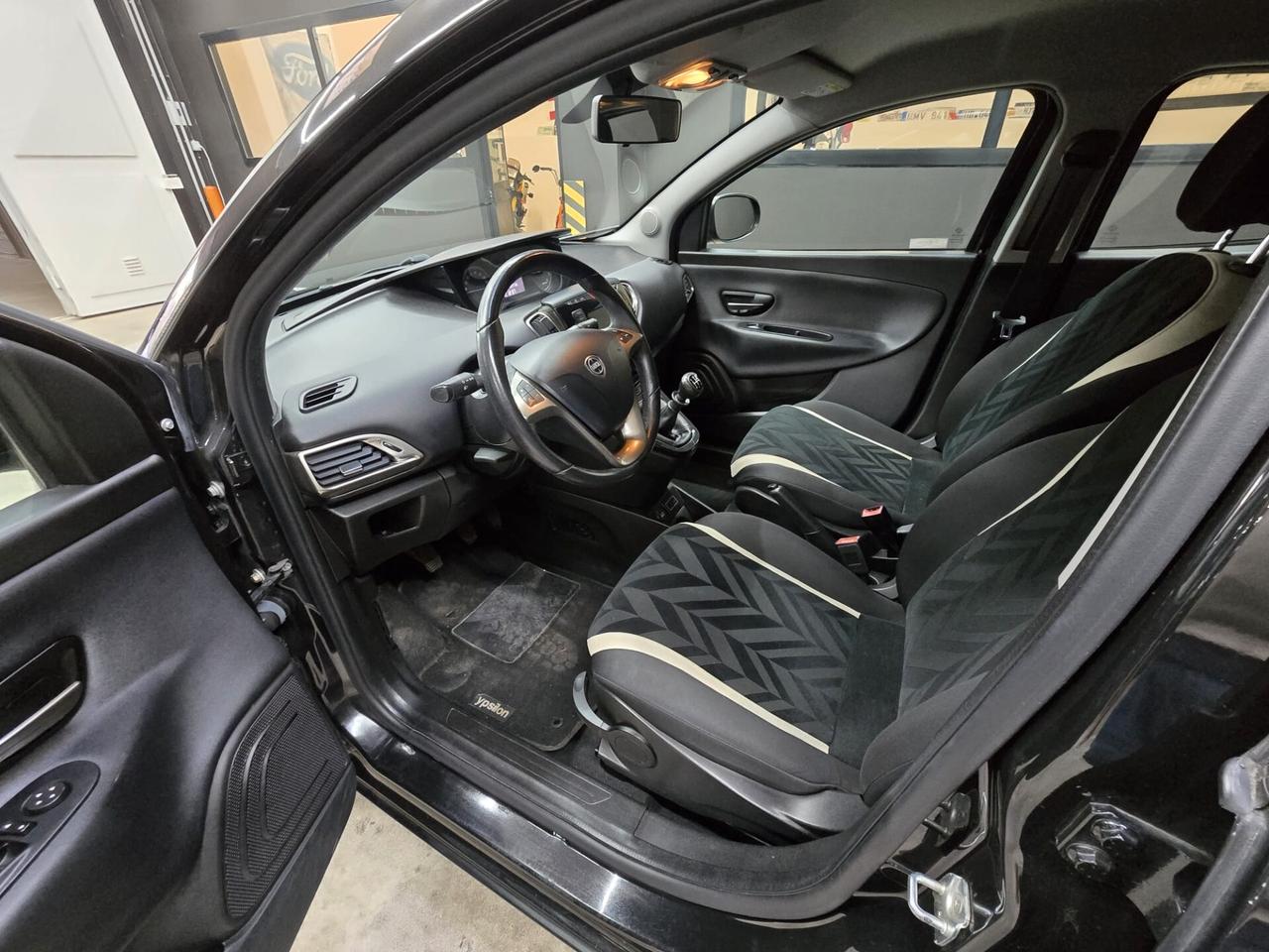 Lancia Ypsilon SeS Silver