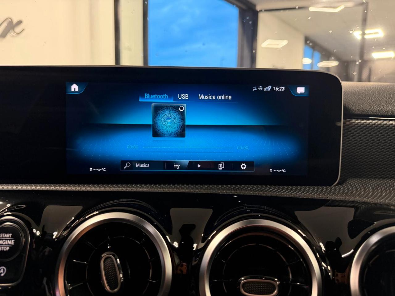 MERCEDES BENZ CLASSE A 180D SPORT 1.5 116CV PELLE NAVI CAM ANNO 2019