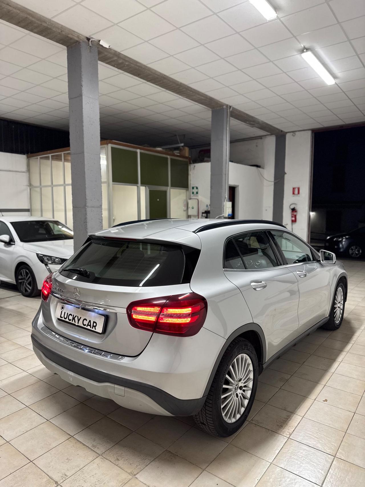 Mercedes-benz GLA 180 d Premium