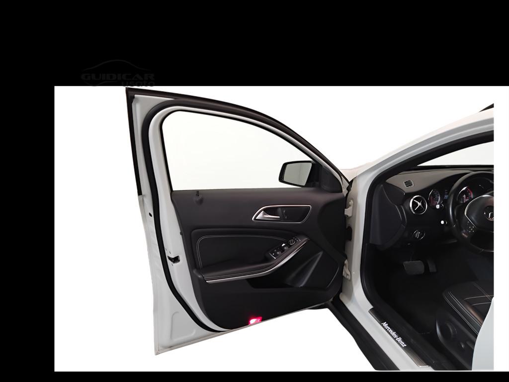 Mercedes-Benz GLA-X156 2014 - GLA 220 d (cdi) Sport 4matic 170cv auto