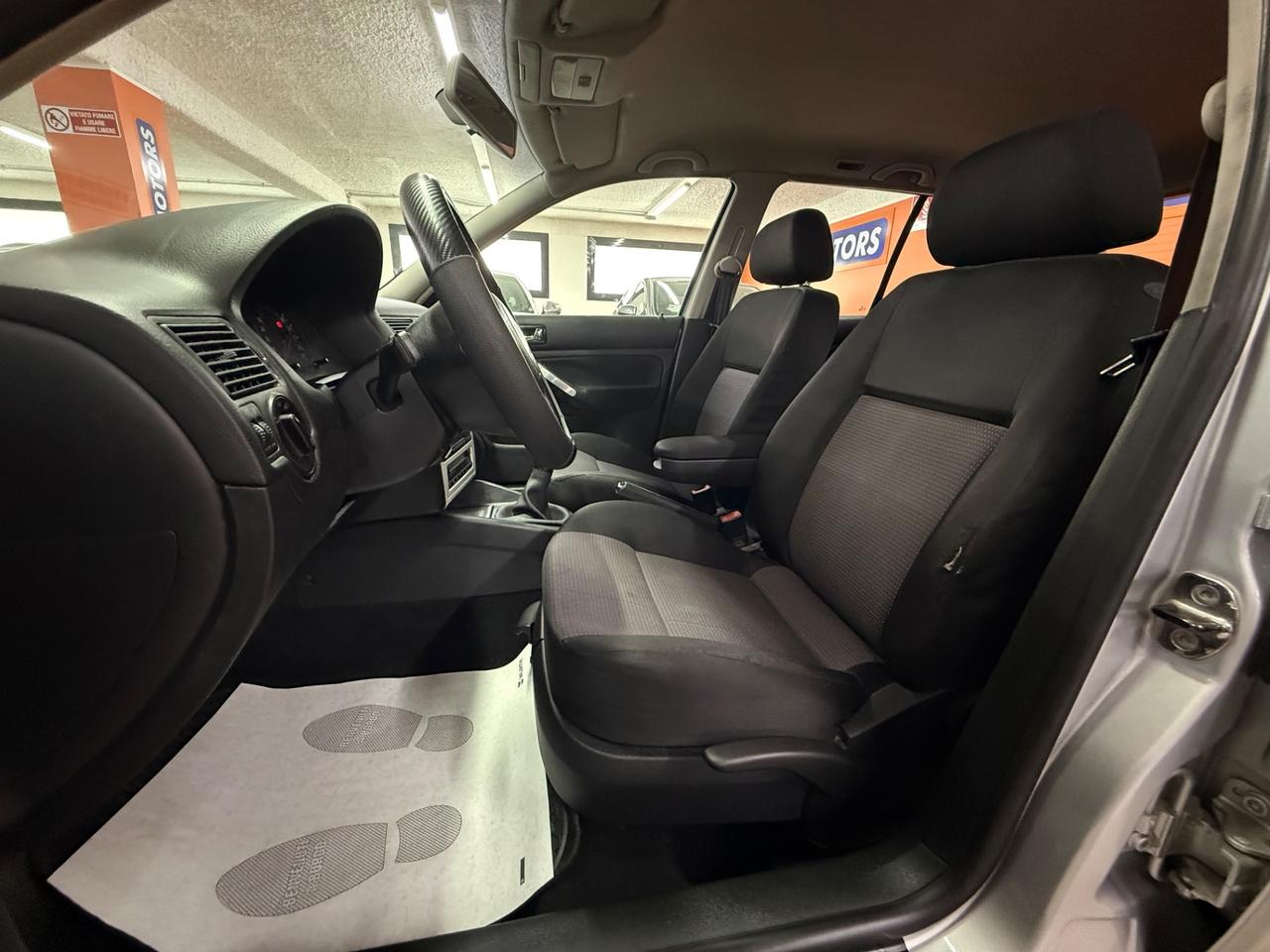 Volkswagen Golf 1.6 16V cat 5 porte Comfortline