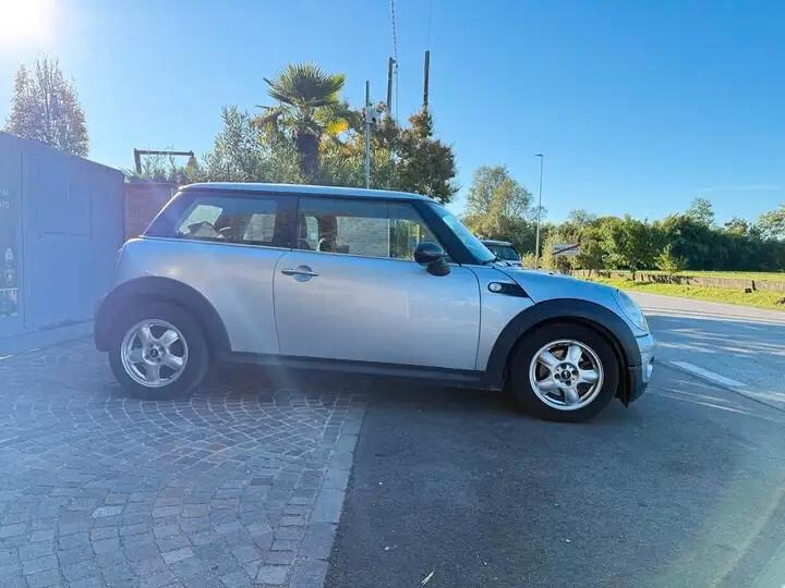 Mini 1.4 16V One Chili