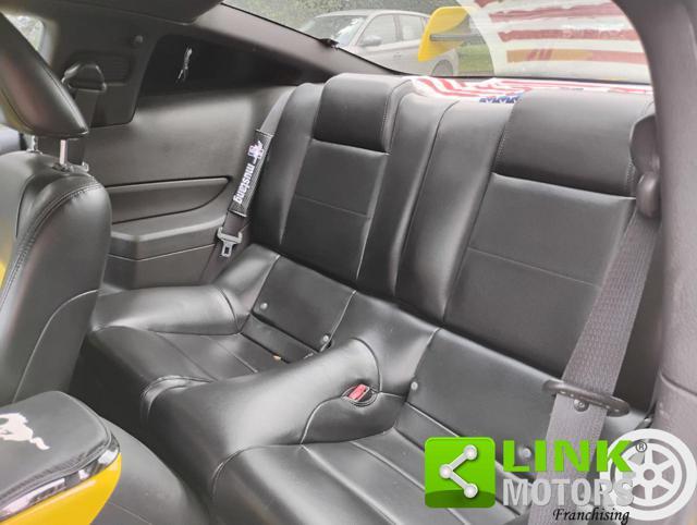 FORD Mustang 4.0 i V6 12V 212cv