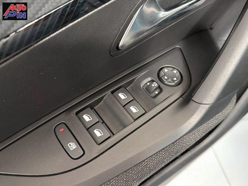 Peugeot 2008 Hybrid 145cv e-DCS6 Style auto