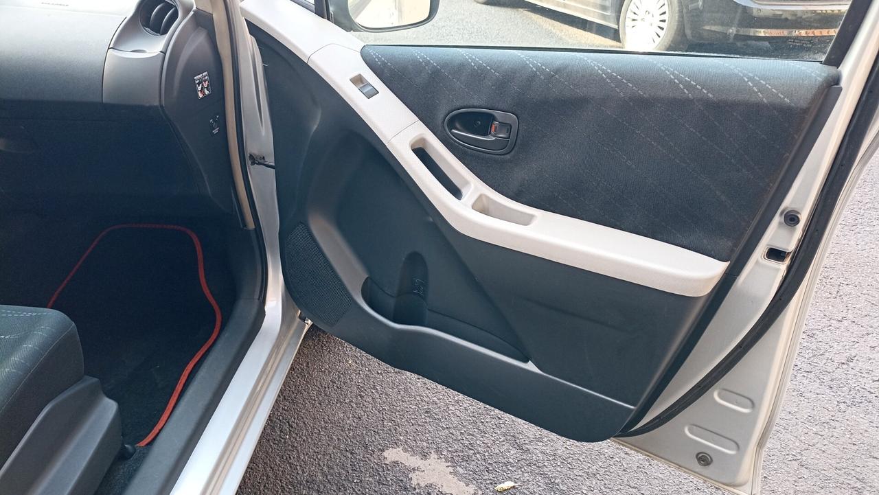 Toyota Yaris 1.4 D-4D 5 porte M-MT Sol automatica