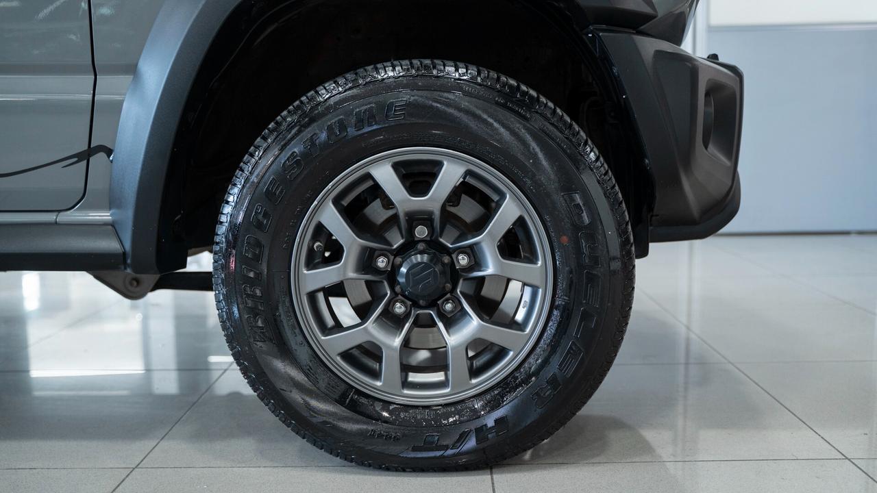 Suzuki Jimny 1.5 TOP 4WD ALLGRIP 4 POSTI AUTOVETTURA LED NAVI FULL OPTIONAL