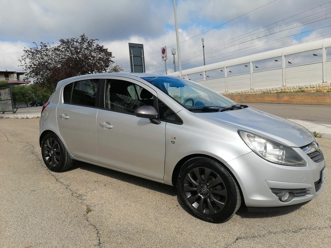 Opel Corsa 1.2 benzina 5 porte COSMO 2011