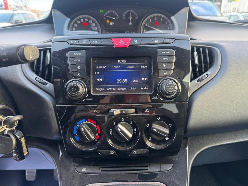 LANCIA Ypsilon 3ª serie - Ypsilon 1.2 69 CV 5 porte Silver
