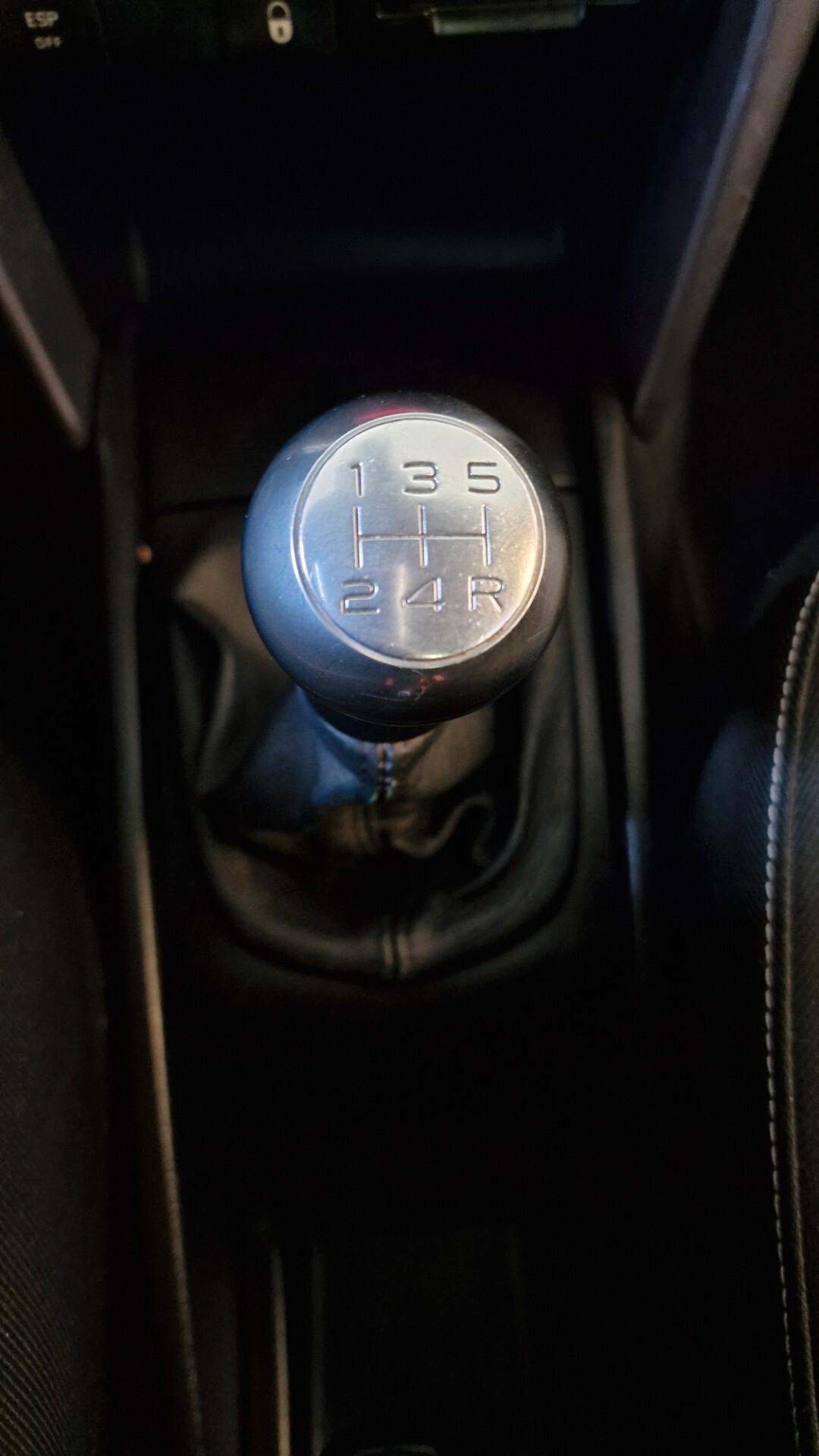 Peugeot 207 1.6 VTi 120CV CC Féline