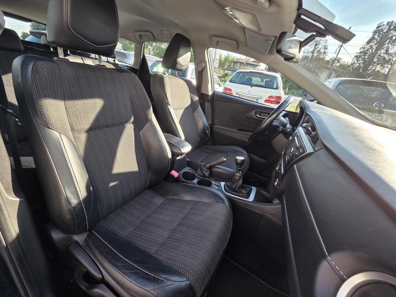 Toyota Auris 1.4 D-4D Lounge TOURING SPORT