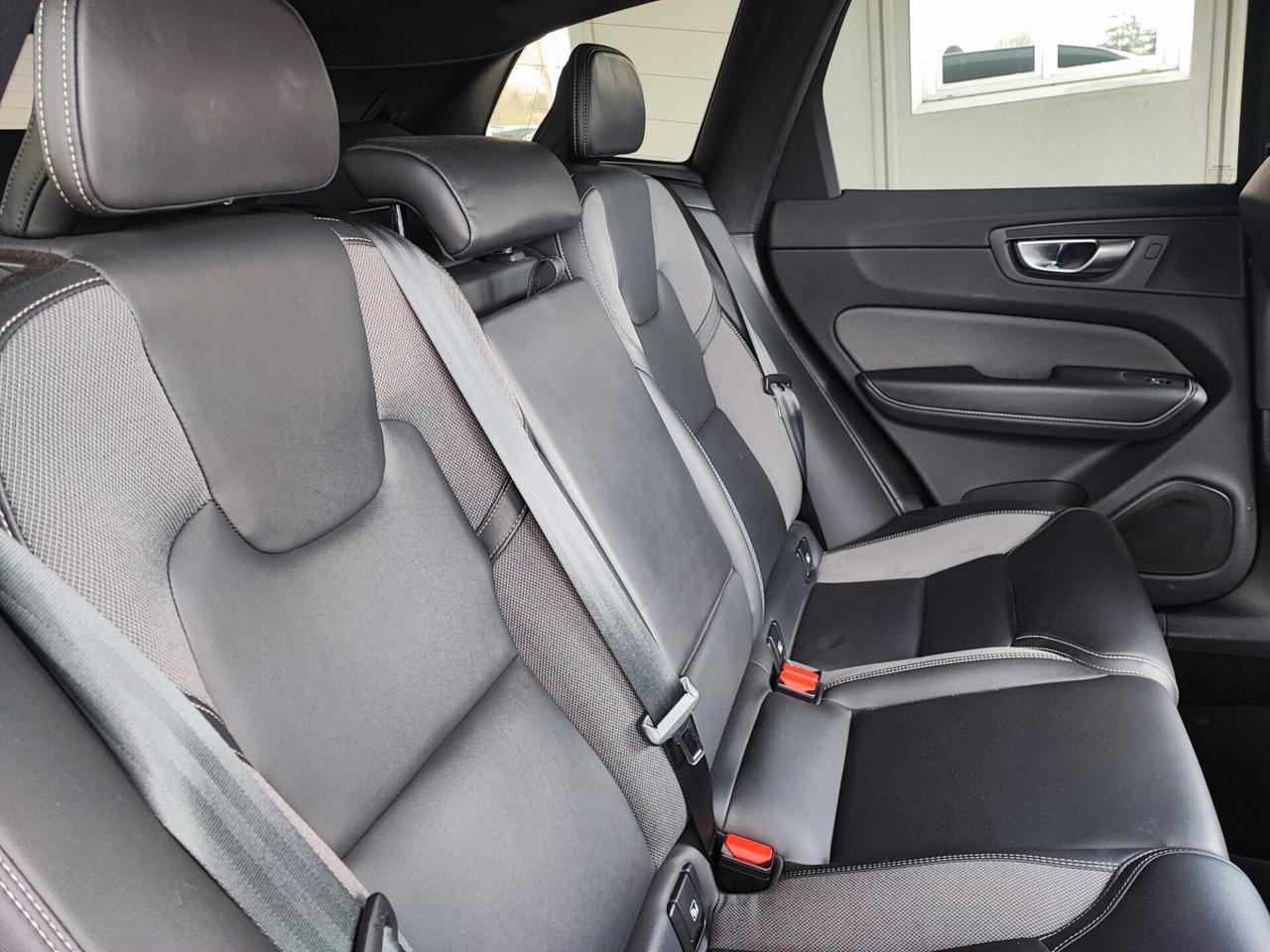 Volvo XC 60 XC60 B4 (d) AWD automatico Ultimate Dark