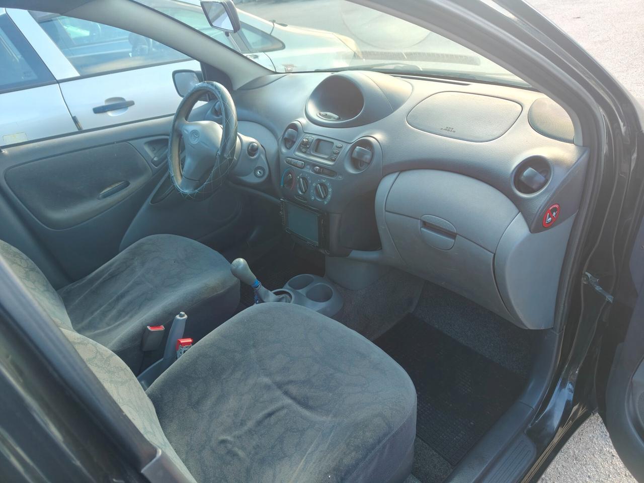 Toyota Yaris 1.0i 16V cat 5 porte