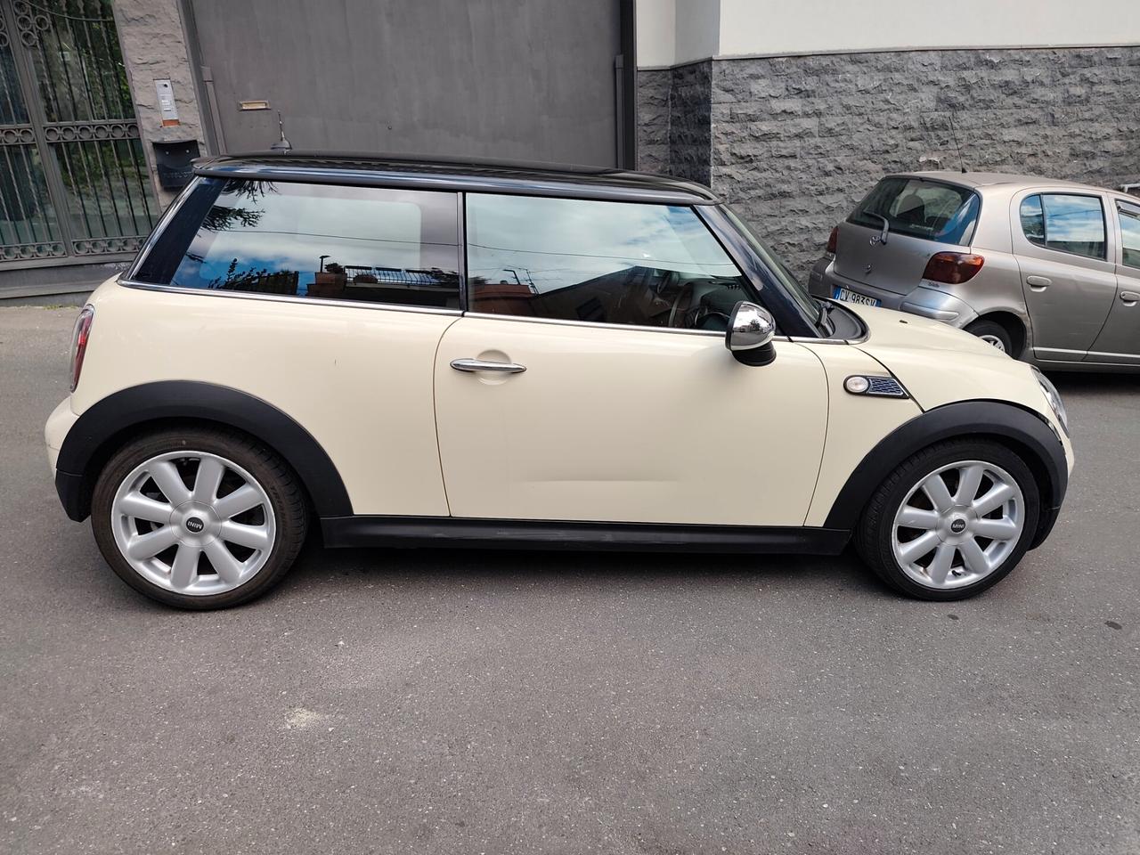 Mini 1.6 16V Cooper D 2010 Leggi