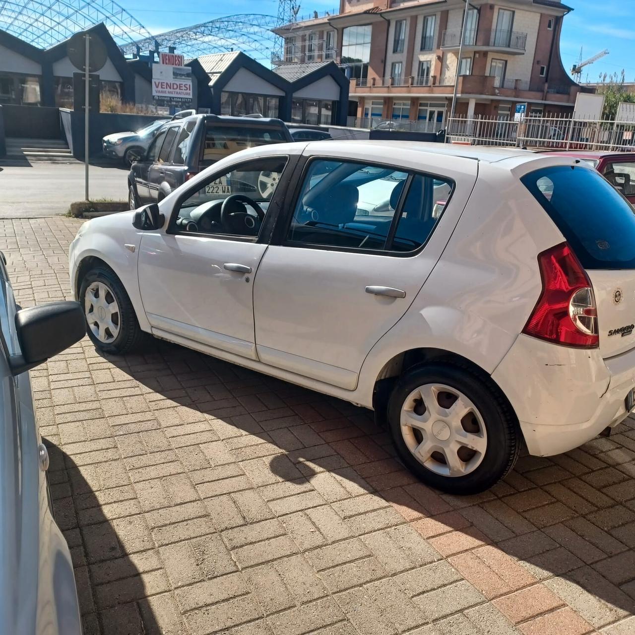 153.628KM ECONOMICA GPL DI FABBRICA SANDERO 1.4