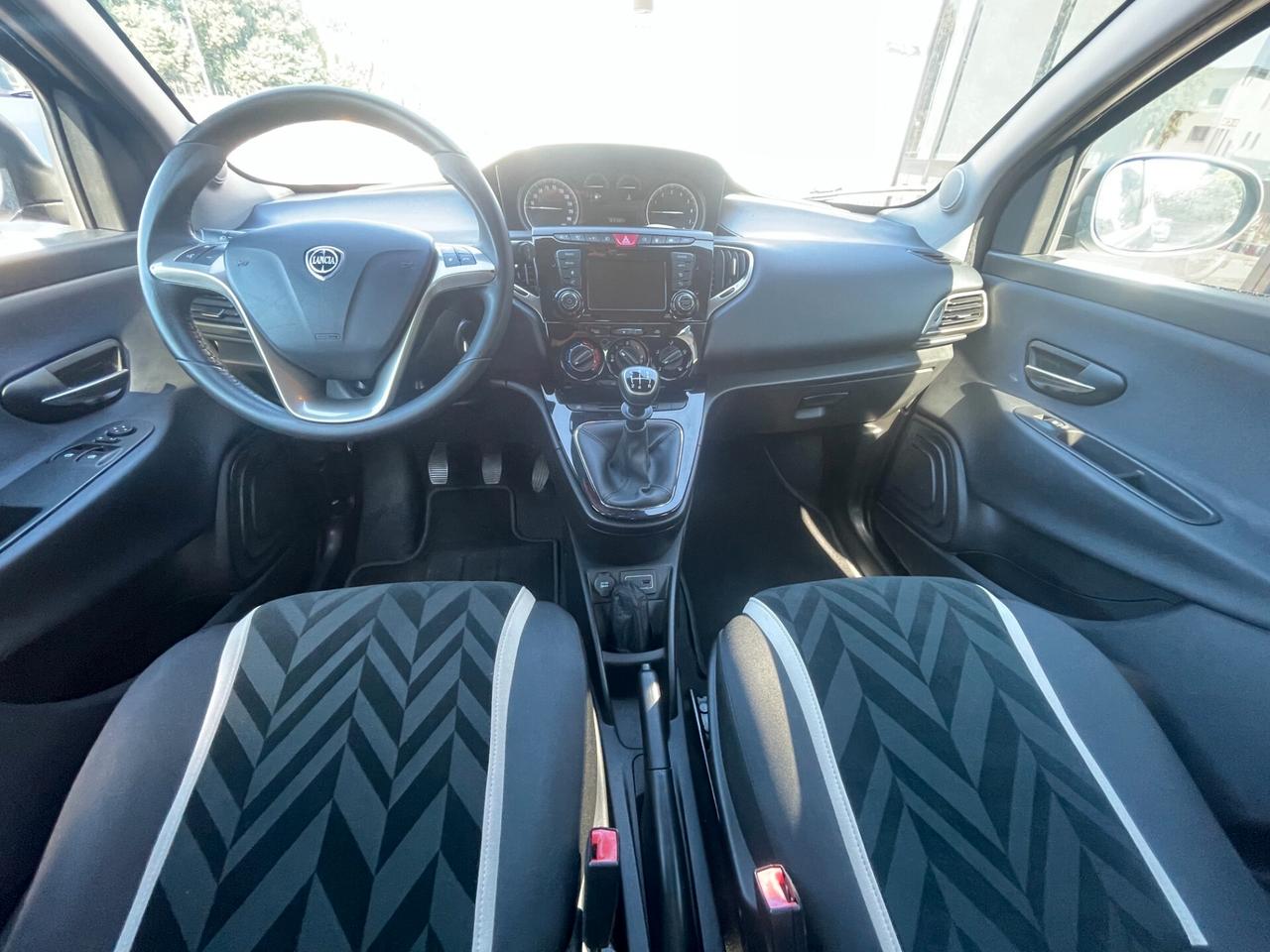 Lancia Ypsilon 1.2 69 CV 5 porte GPL Ecochic Silver