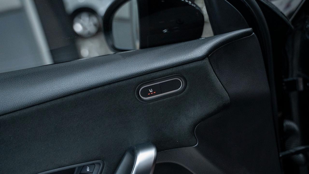 Mercedes-benz A 180 D PREMIUM PLUS AMG TETTO PACK LUCI XENO NAVI FULL