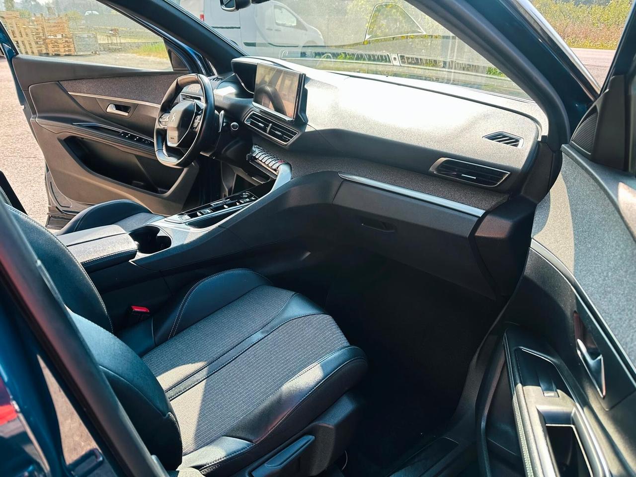 Peugeot 3008 Hybrid4 300 e-EAT8 GT