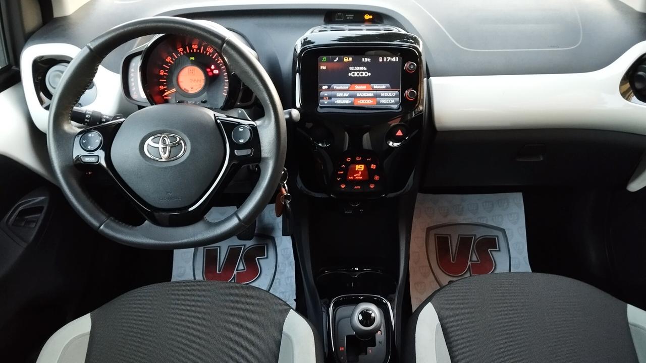 TOYOTA AYGO AUTO-RETRO- PREZZO PROMO