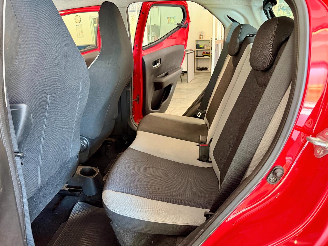 Toyota Aygo 1.0 VVT-i 69 CV 5 porte x-play