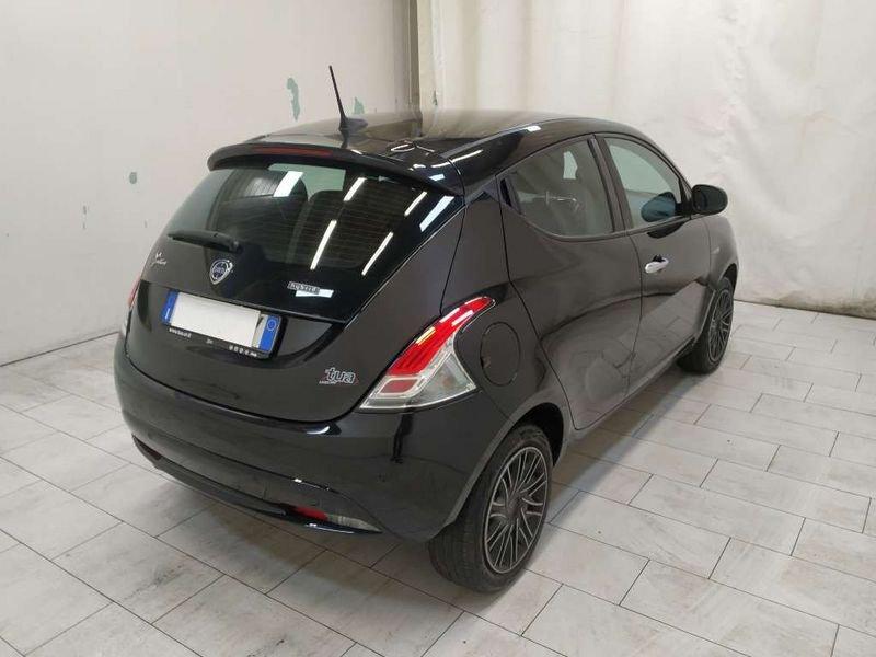 Lancia Ypsilon 1.0 firefly hybrid Gold s&s 70cv