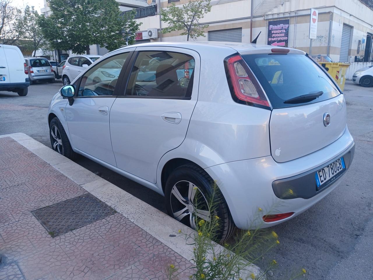 Fiat Punto Evo 1.3 MTJ 75 CV. DINAMIC BIANCO PERLA
