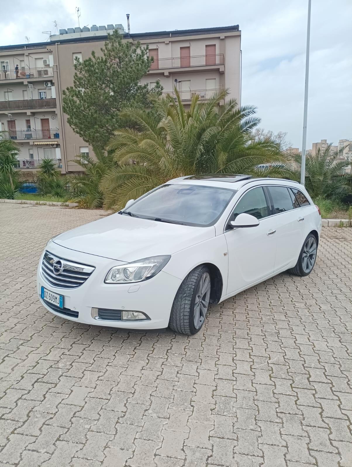Opel Insignia 2.0 CDTì 160 cv sport tuarer cosmo
