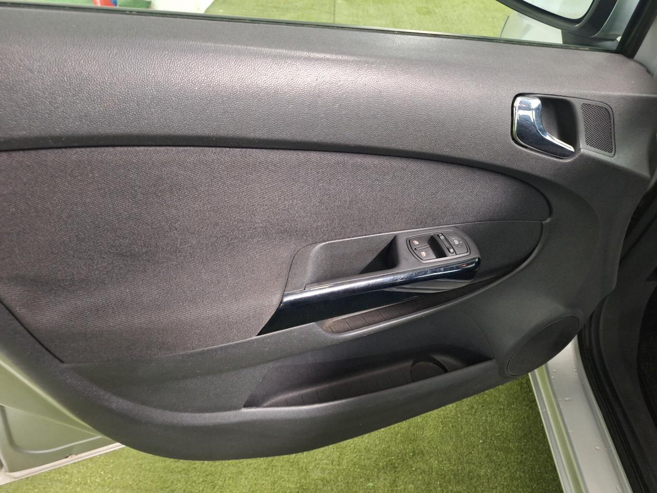 Opel Corsa 1.2 5 porte Easytronic Cosmo