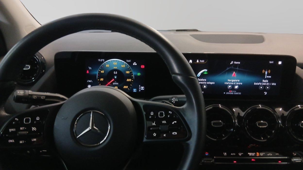 Mercedes-Benz GLA (H247) - GLA 180 d Automatic Business Extra
