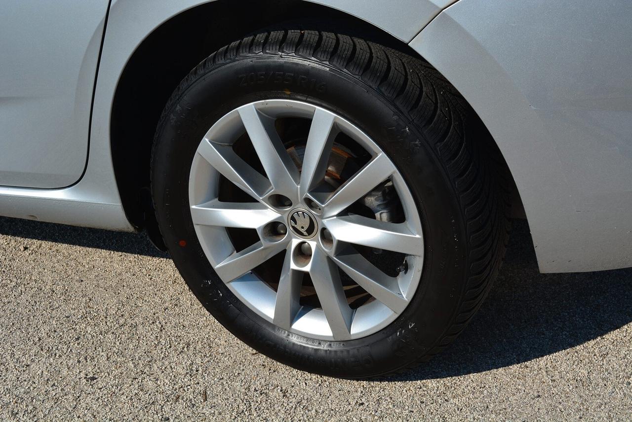 Skoda Scala 1.0 TSI 110 CV Ambition telecamera Led
