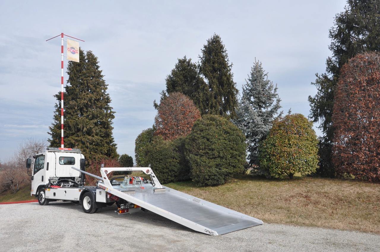 Isuzu M55 con allestimento pianale OMArS 2000SL