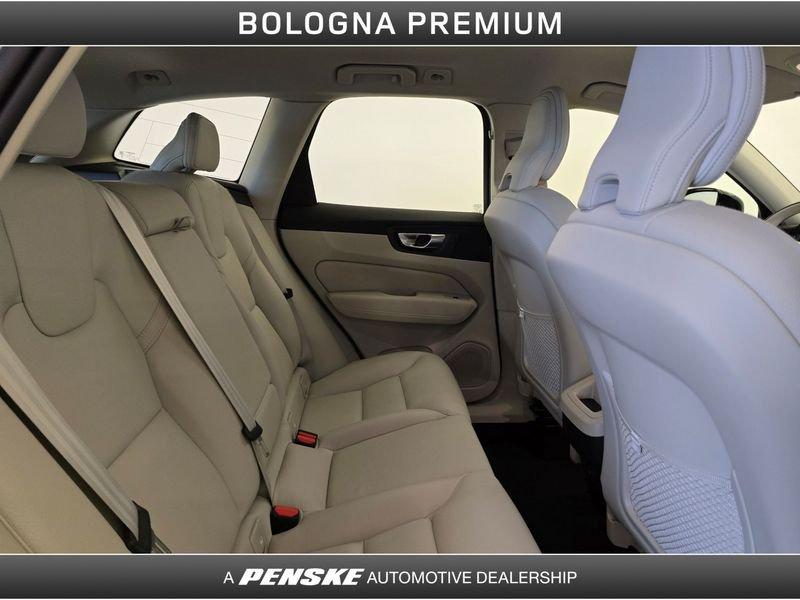 Volvo XC60 B4 (d) automatico Plus Dark