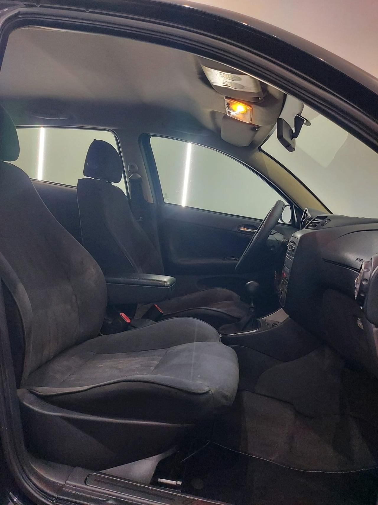 Alfa Romeo 147 1.9 JTD (120) 5 porte Distinctive